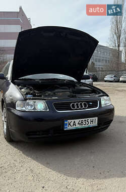 Хэтчбек Audi A3 1999 в 
