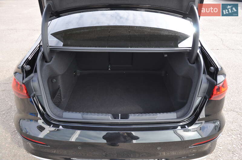 Седан Audi A3 2023 в Киеве