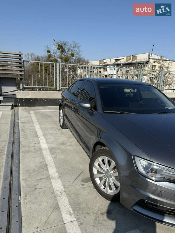 Седан Audi A3 2015 в Киеве