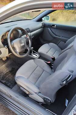 Хэтчбек Audi A3 2000 в 