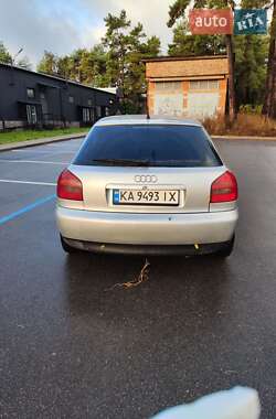 Хэтчбек Audi A3 2000 в 