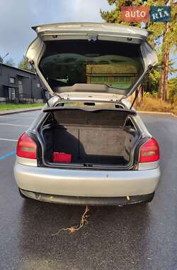 Хэтчбек Audi A3 2000 в 