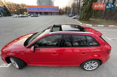 Хэтчбек Audi A3 2016 в 
