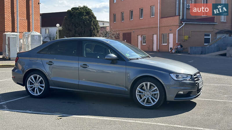 Седан Audi A3 2016 в Киеве