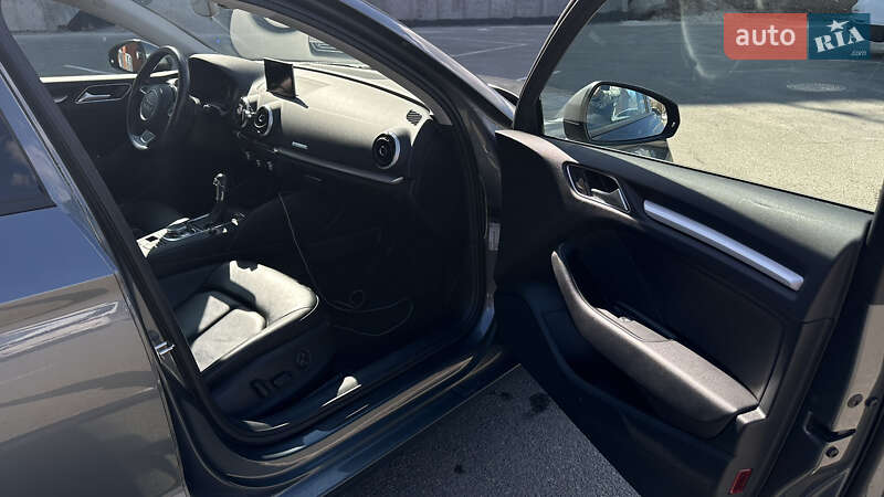 Седан Audi A3 2016 в Киеве