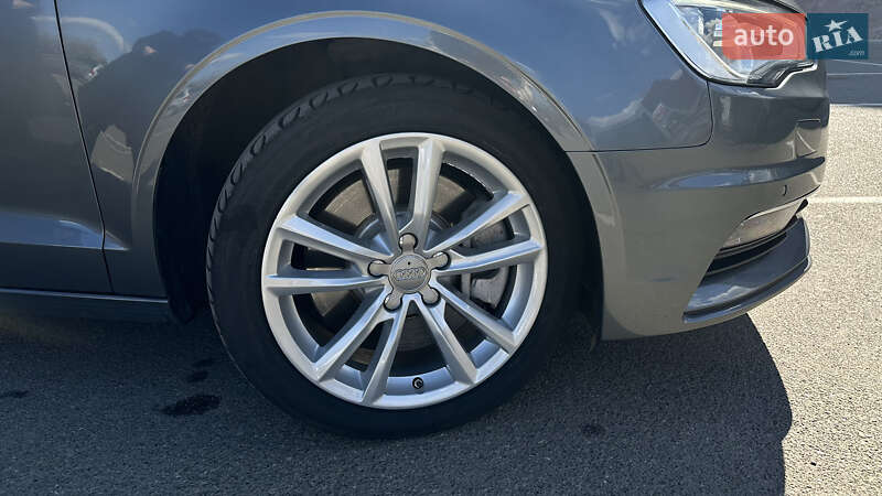 Седан Audi A3 2016 в Киеве