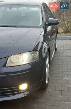 Хэтчбек Audi A3 2004 в 