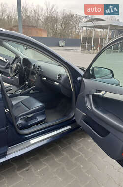 Хэтчбек Audi A3 2004 в 