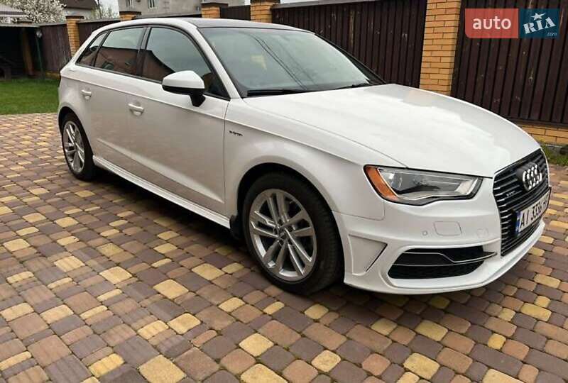 Хэтчбек Audi A3 2016 в 