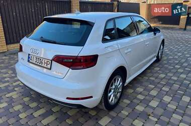 Хэтчбек Audi A3 2016 в 