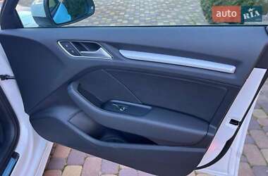 Хэтчбек Audi A3 2016 в 
