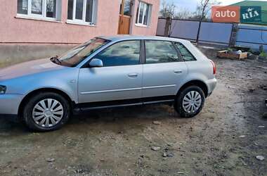 Хэтчбек Audi A3 2002 в 