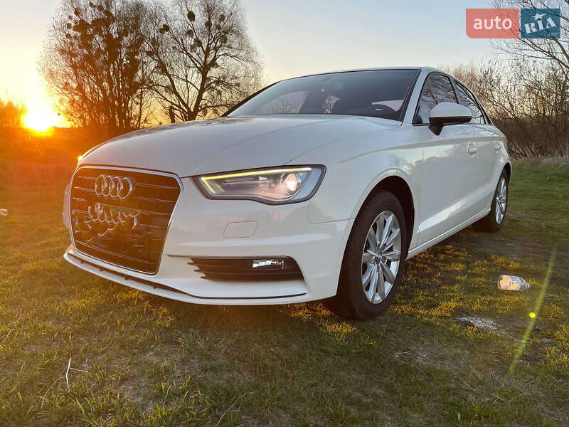 Седан Audi A3 2015 в 