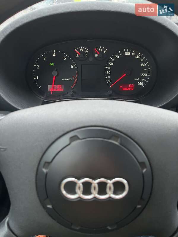 Хэтчбек Audi A3 2000 в Киеве