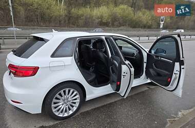Хетчбек Audi A3 2016 в 
