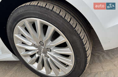 Хэтчбек Audi A3 2016 в 