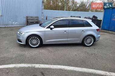 Хэтчбек Audi A3 2016 в 