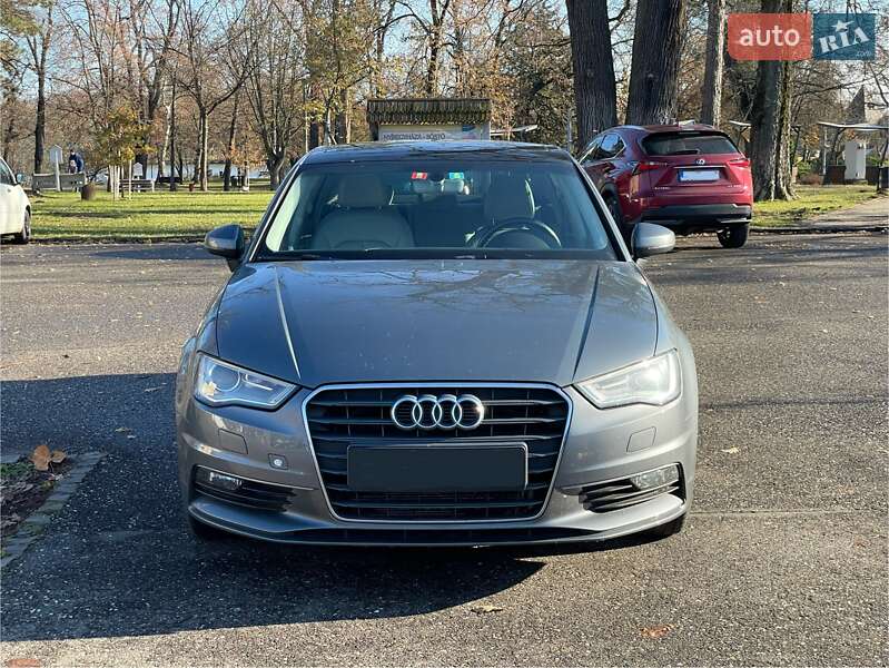 Седан Audi A3 2016 в Ужгороде