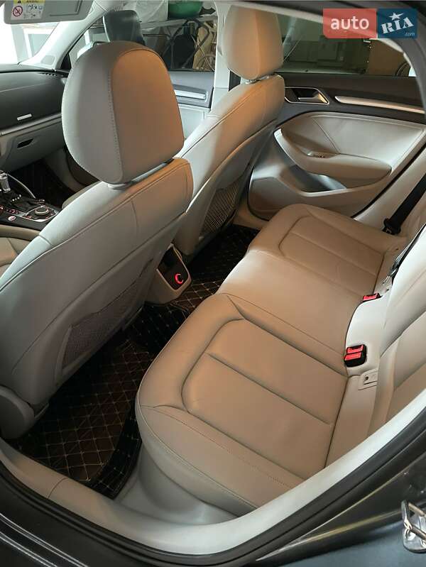 Седан Audi A3 2016 в Ужгороде