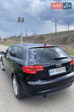 Хэтчбек Audi A3 2011 в 