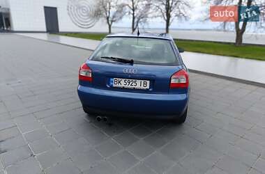 Хетчбек Audi A3 2003 в 