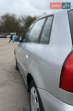 Хэтчбек Audi A3 2002 в 