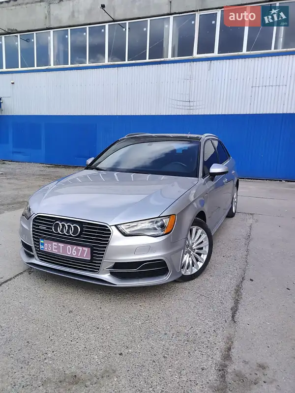 Хетчбек Audi A3 2015 в 