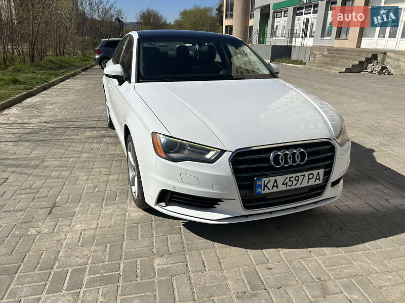 Седан Audi A3 2015 в Чернівцях