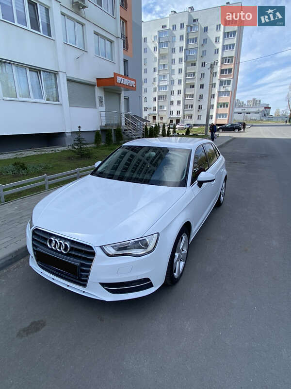 Хэтчбек Audi A3 2014 в 