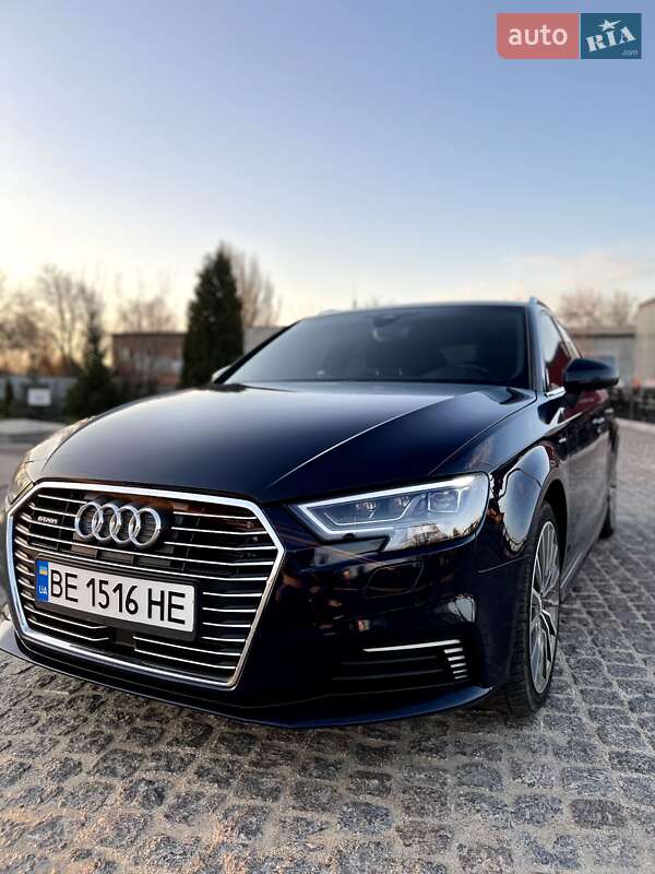 Хэтчбек Audi A3 2017 в 