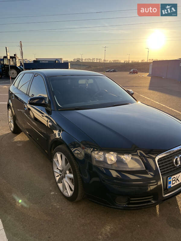 Хэтчбек Audi A3 2005 в 