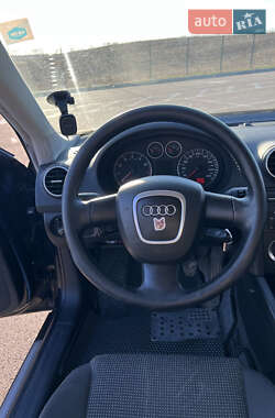 Хэтчбек Audi A3 2005 в 