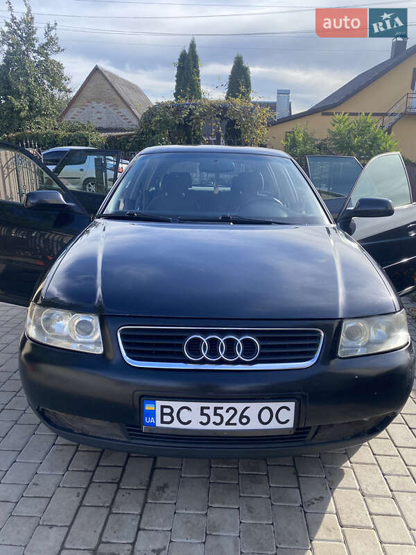 Хетчбек Audi A3 2001 в 