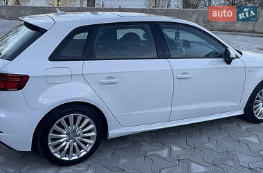 Хэтчбек Audi A3 2017 в 