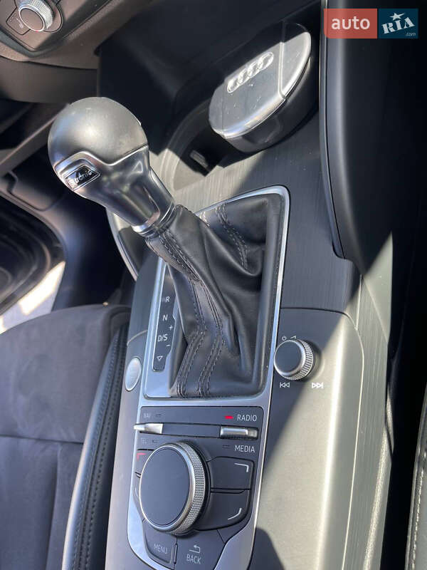 Хэтчбек Audi A3 2016 в Киеве
