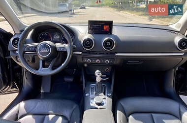 Хетчбек Audi A3 2015 в 