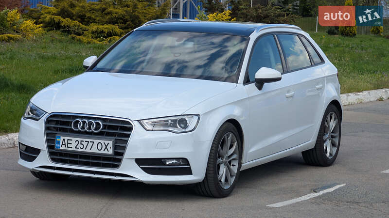 Хэтчбек Audi A3 2016 в 