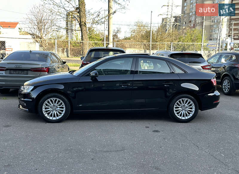 Седан Audi A3 2016 в Одессе