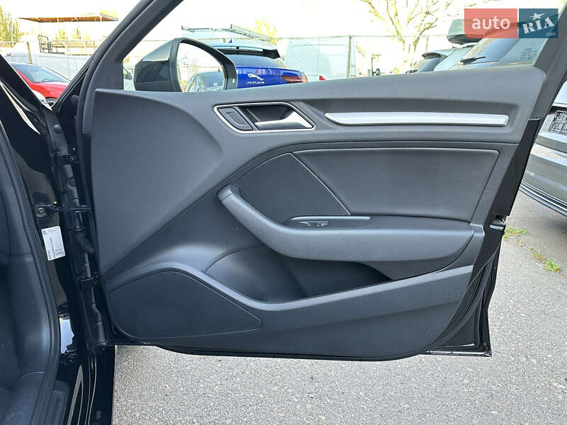 Седан Audi A3 2016 в Одессе