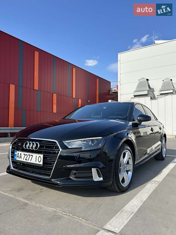 Седан Audi A3 2016 в Киеве