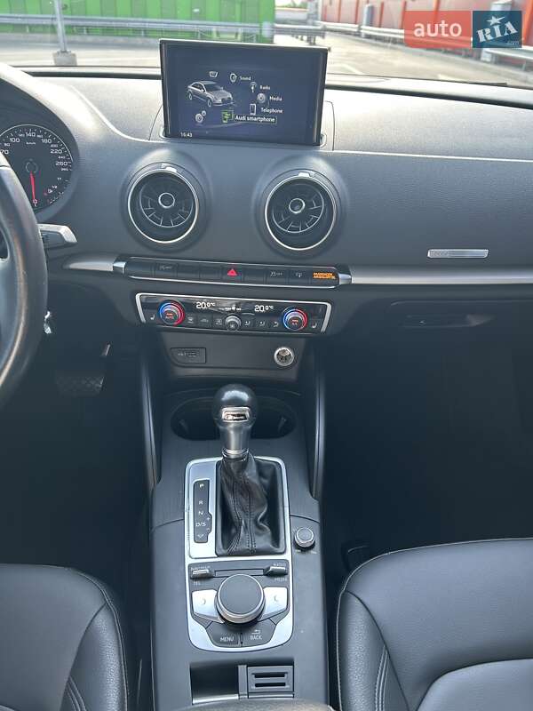 Седан Audi A3 2016 в Киеве