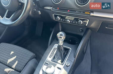 Хэтчбек Audi A3 2017 в 