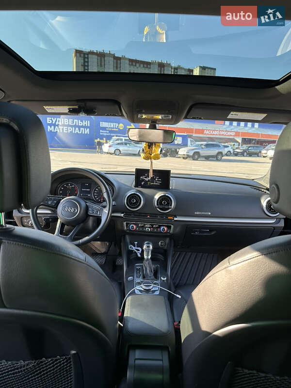 Седан Audi A3 2017 в Киеве