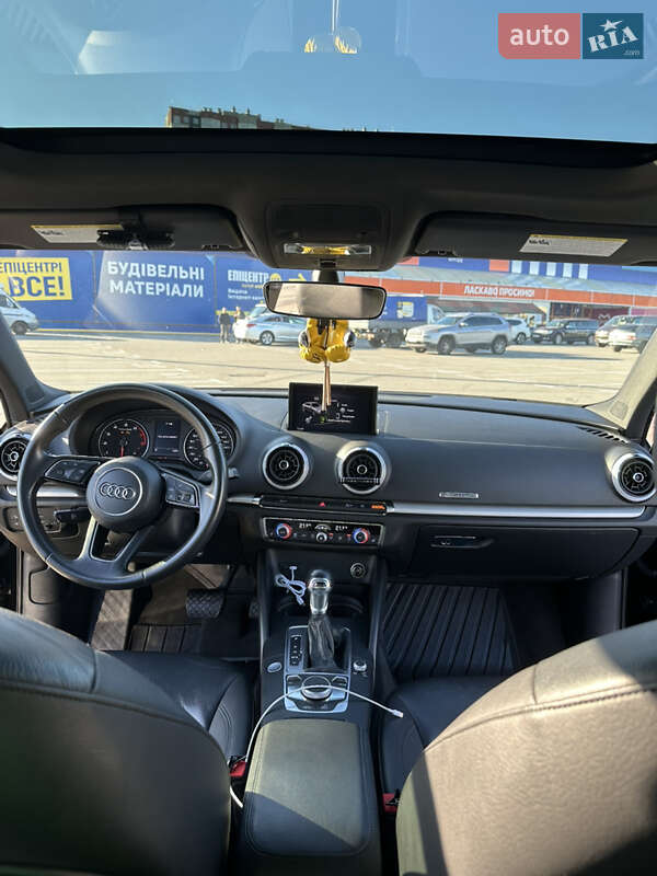Седан Audi A3 2017 в Киеве