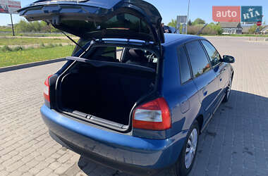 Хэтчбек Audi A3 2001 в 