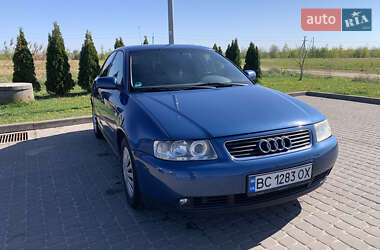 Хэтчбек Audi A3 2001 в 