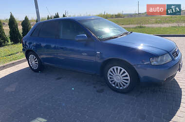 Хэтчбек Audi A3 2001 в 