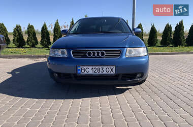 Хэтчбек Audi A3 2001 в 