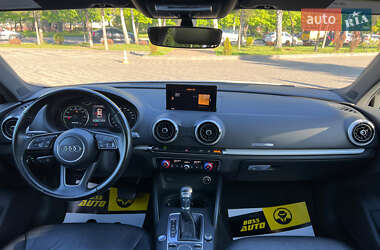 Хэтчбек Audi A3 2016 в 