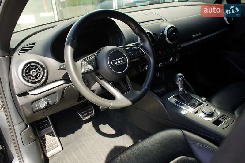 Седан Audi A3 2017 в Житомире